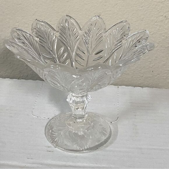 Fifth Avenue Ltd. 24% Lead Crystal Pedestal footed Bowl candy trinket platter - Picture 2 of 6